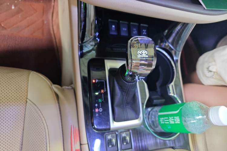 Used Toyota Highlander 2018 2.0T Four-Wheel Drive Luxury Version 7 Seats China VI Standard Gear Lever