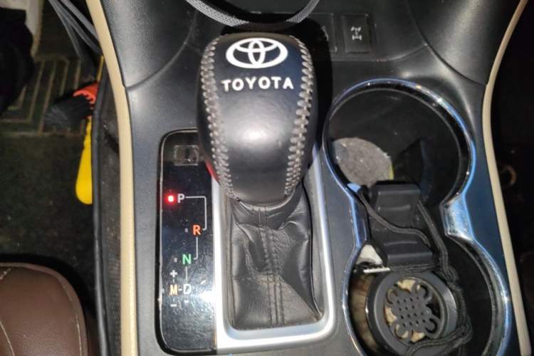 Used Toyota Highlander 2018 2.0T Four-Wheel Drive Elite Edition 7 Seats China VI Standard Gear Lever
