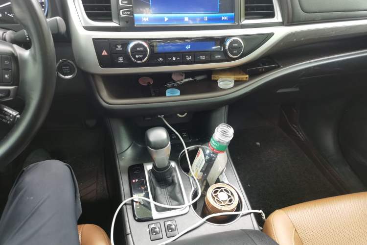 Used Toyota Highlander 2018 2.0T Four-Wheel Drive Knight Edition 7 Seats China VI Standard Gear Lever