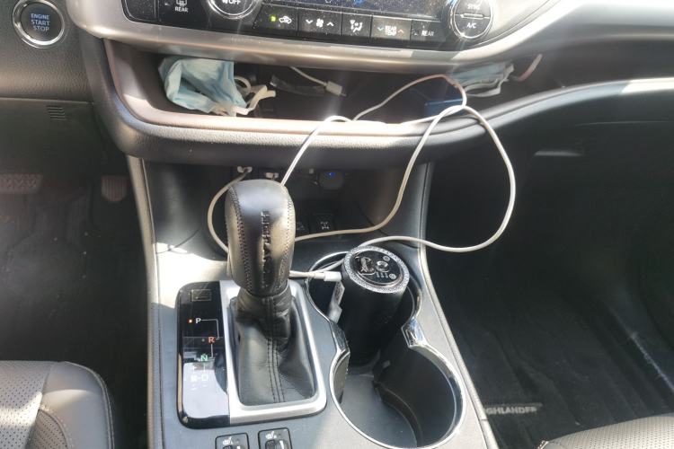 Used Toyota Highlander 2018 2.0T Four-Wheel Drive Luxury Version 7 Seats China VI Standard Gear Lever