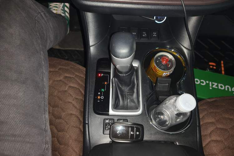 Used Toyota Highlander 2018 2.0T Four-Wheel Drive Luxury Edition 7 Seats China V Emission Standard Gear Lever