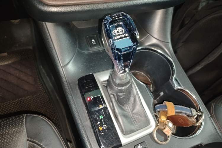 Used Toyota Highlander 2018 2.0T Four-Wheel Drive Luxury Version 7 Seats China VI Standard Gear Lever