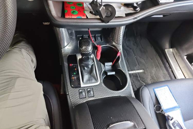 Used Toyota Highlander 2018 2.0T Four-Wheel Drive Luxury Edition 7 Seats China V Emission Standard Gear Lever