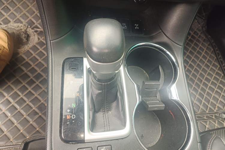 Used Toyota Highlander 2018 2.0T Four-Wheel Drive Luxury Edition 7 Seats China V Emission Standard Gear Lever