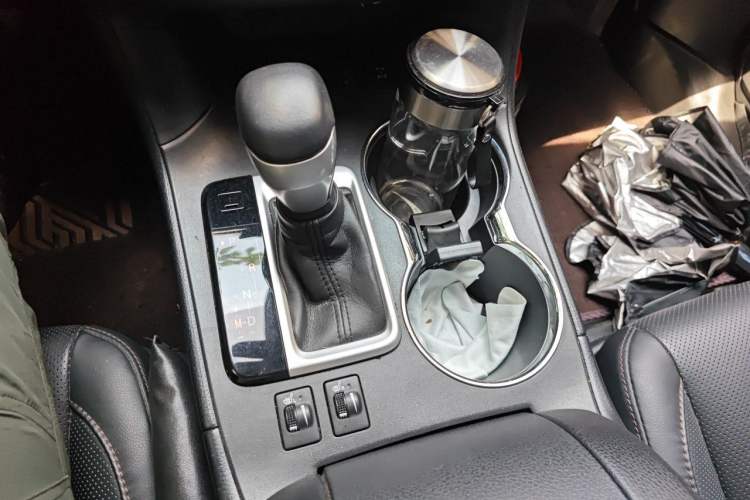 Used Toyota Highlander 2018 2.0T Four-Wheel Drive Prestige Version 7 Seats China V Emission Standard Gear Lever