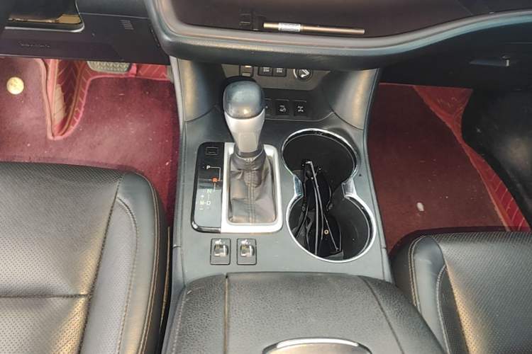 Used Toyota Highlander 2018 2.0T Four-Wheel Drive Luxury Version 7 Seats China VI Standard Gear Lever