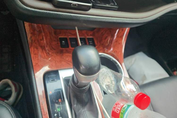 Used Toyota Highlander 2018 2.0T Four-Wheel Drive Luxury Edition 7 Seats China V Emission Standard Gear Lever