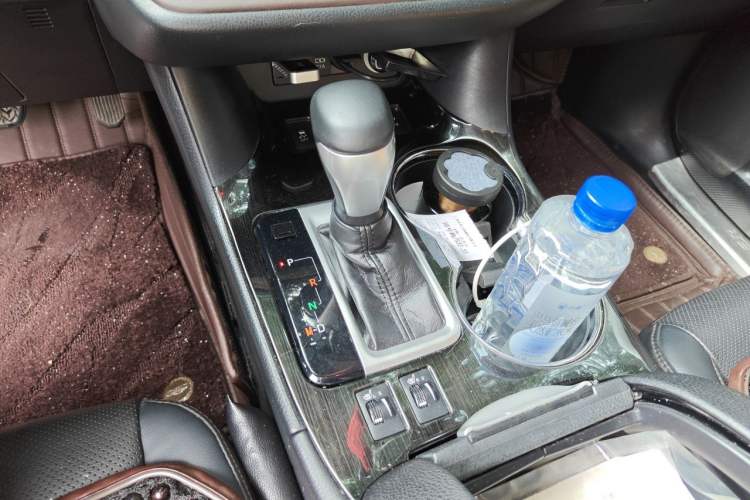 Used Toyota Highlander 2018 2.0T Four-Wheel Drive Prestige Version 7 Seats China VI Standard Gear Lever