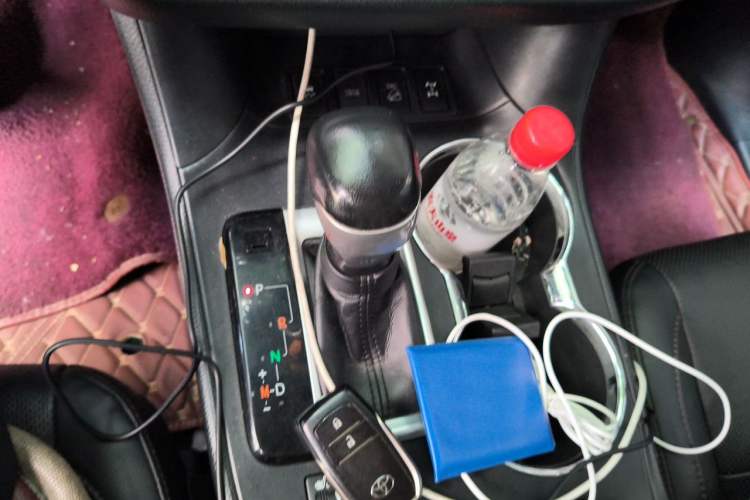 Used Toyota Highlander 2018 2.0T Four-Wheel Drive Luxury Version 7 Seats China VI Standard Gear Lever