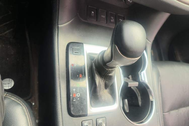 Used Toyota Highlander 2018 2.0T Four-Wheel Drive Luxury Version 7 Seats China VI Standard Gear Lever