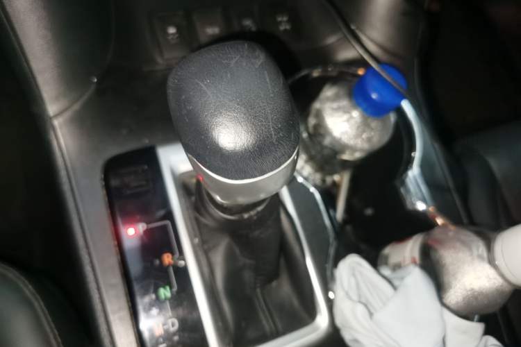 Used Toyota Highlander 2018 2.0T Four-Wheel Drive Luxury Edition 7 Seats China V Emission Standard Gear Lever