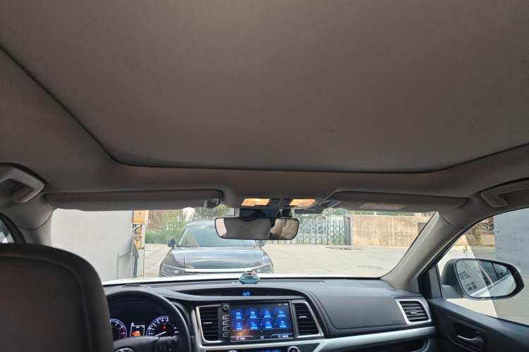 Used Toyota Highlander 2018 2.0T Four-Wheel Drive Luxury Edition 7 Seats China V Emission Standard Headliner