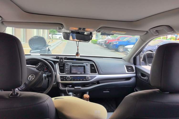 Used Toyota Highlander 2018 2.0T Four-Wheel Drive Luxury Edition 7 Seats China V Emission Standard Headliner