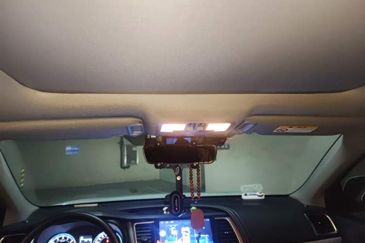 Used Toyota Highlander 2018 2.0T Four-Wheel Drive Luxury Version 7 Seats China VI Standard Headliner