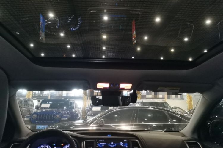 Used Toyota Highlander 2018 2.0T Four-Wheel Drive Luxury Version 7 Seats China VI Standard Headliner