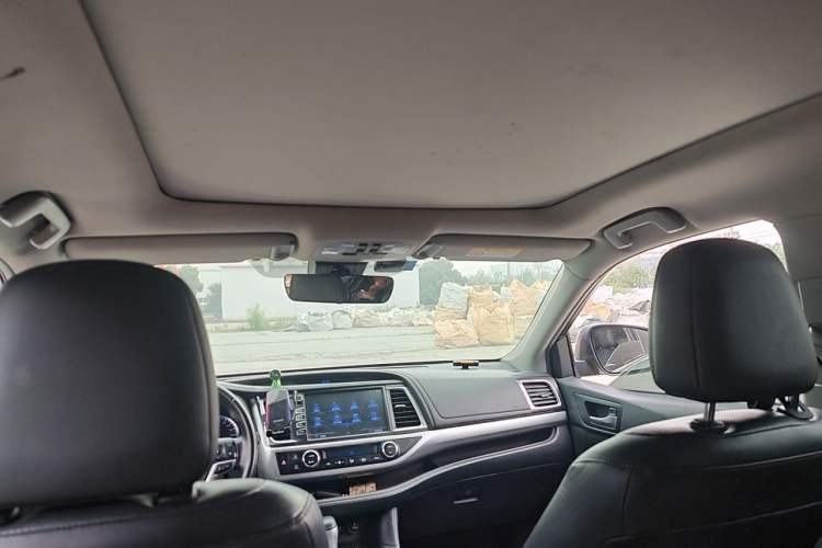 Used Toyota Highlander 2018 2.0T Four-Wheel Drive Luxury Version 7 Seats China VI Standard Headliner