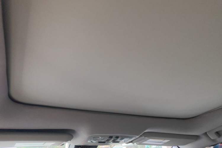 Used Toyota Highlander 2018 2.0T Four-Wheel Drive Prestige Version 7 Seats China VI Standard Headliner