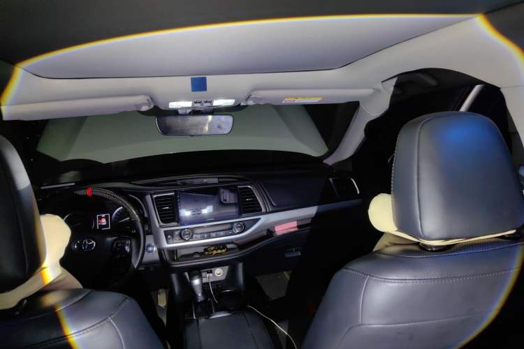 Used Toyota Highlander 2018 2.0T Four-Wheel Drive Luxury Version 7 Seats China VI Standard Headliner