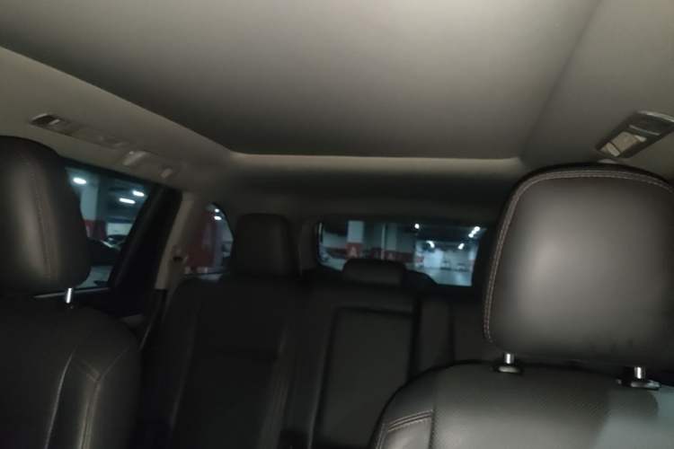 Used Toyota Highlander 2018 2.0T Four-Wheel Drive Prestige Version 7 Seats China VI Standard Headliner