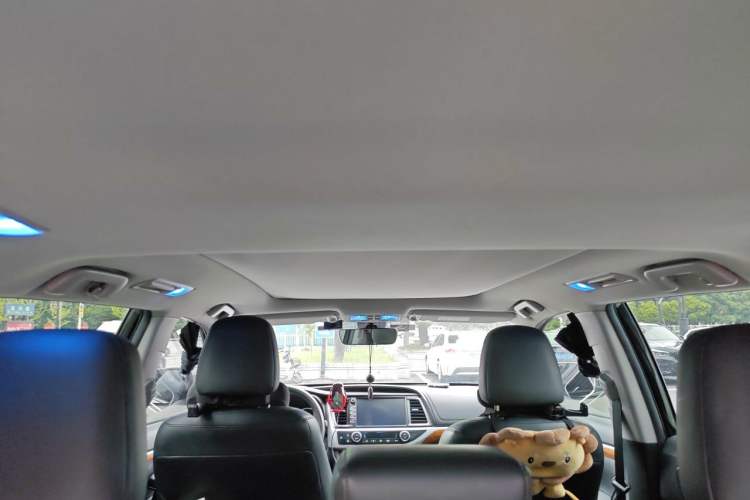 Used Toyota Highlander 2018 2.0T Four-Wheel Drive Luxury Version 7 Seats China VI Standard Headliner
