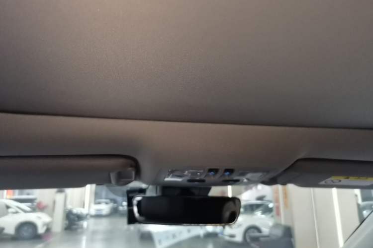 Used Toyota Highlander 2018 2.0T Four-Wheel Drive Luxury Version 7 Seats China VI Standard Headliner