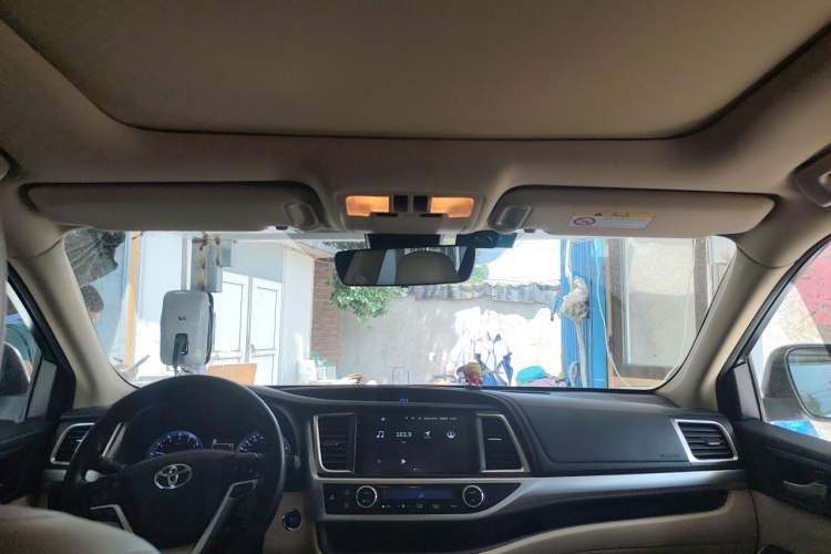 Used Toyota Highlander 2018 2.0T Four-Wheel Drive Prestige Version 7 Seats China VI Standard Headliner