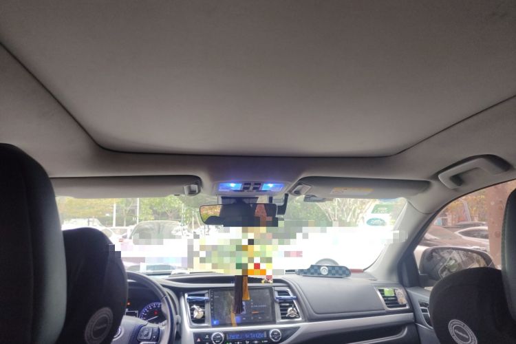 Used Toyota Highlander 2018 2.0T Four-Wheel Drive Luxury Version 7 Seats China VI Standard Headliner