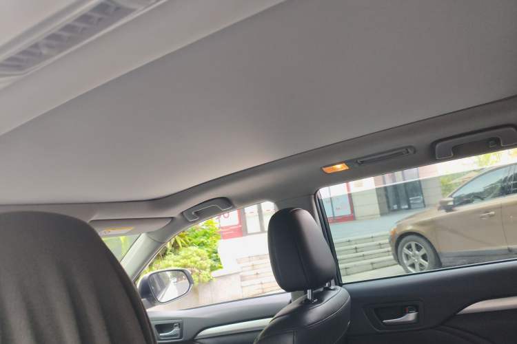 Used Toyota Highlander 2018 2.0T Four-Wheel Drive Prestige Version 7 Seats China VI Standard Headliner