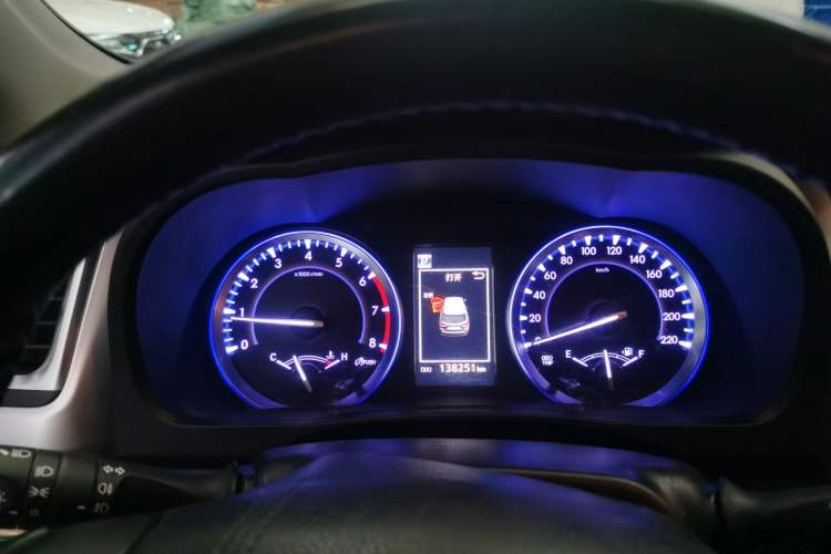Used Toyota Highlander 2018 2.0T Four-Wheel Drive Prestige Version 7 Seats China VI Standard Instrument Cluster