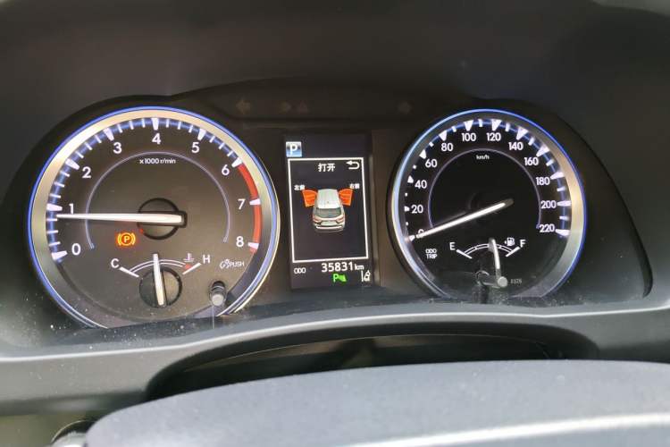 Used Toyota Highlander 2018 2.0T Four-Wheel Drive Luxury Edition 7 Seats China V Emission Standard Instrument Cluster