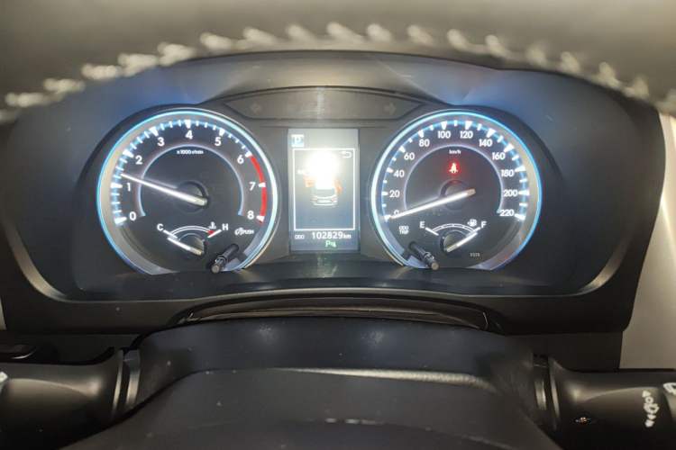 Used Toyota Highlander 2018 2.0T Four-Wheel Drive Luxury Version 7 Seats China VI Standard Instrument Cluster
