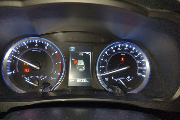Used Toyota Highlander 2018 2.0T Four-Wheel Drive Luxury Version 7 Seats China VI Standard Instrument Cluster