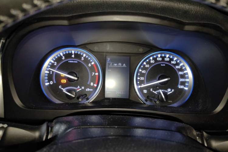 Used Toyota Highlander 2018 2.0T Four-Wheel Drive Luxury Edition 7 Seats China V Emission Standard Instrument Cluster