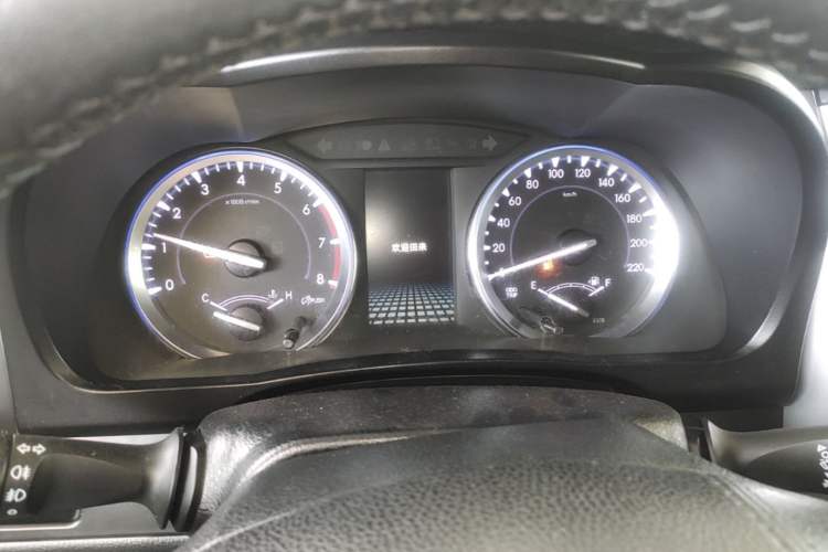 Used Toyota Highlander 2018 2.0T Four-Wheel Drive Luxury Edition 7 Seats China V Emission Standard Instrument Cluster