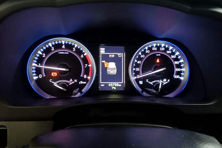 Used Toyota Highlander 2018 2.0T Four-Wheel Drive Luxury Version 7 Seats China VI Standard Instrument Cluster