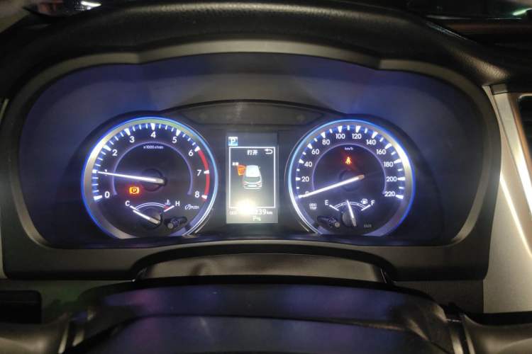 Used Toyota Highlander 2018 2.0T Four-Wheel Drive Luxury Edition 7 Seats China V Emission Standard Instrument Cluster