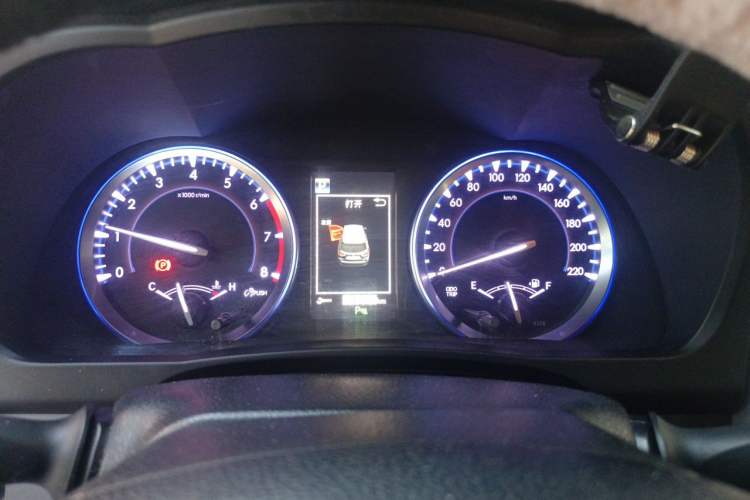 Used Toyota Highlander 2018 2.0T Four-Wheel Drive Luxury Edition 7 Seats China V Emission Standard Instrument Cluster