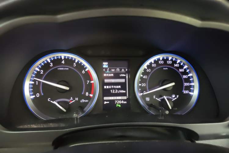 Used Toyota Highlander 2018 2.0T Four-Wheel Drive Luxury Edition 7 Seats China V Emission Standard Instrument Cluster