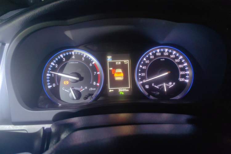 Used Toyota Highlander 2018 2.0T Four-Wheel Drive Prestige Version 7 Seats China VI Standard Instrument Cluster