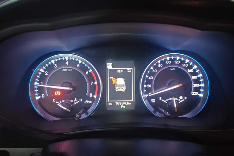 Used Toyota Highlander 2018 2.0T Four-Wheel Drive Luxury Version 7 Seats China VI Standard Instrument Cluster