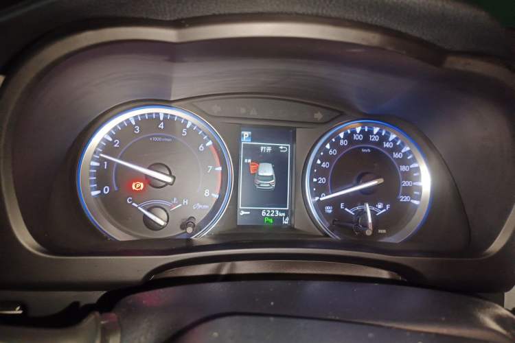 Used Toyota Highlander 2018 2.0T Four-Wheel Drive Luxury Version 7 Seats China VI Standard Instrument Cluster