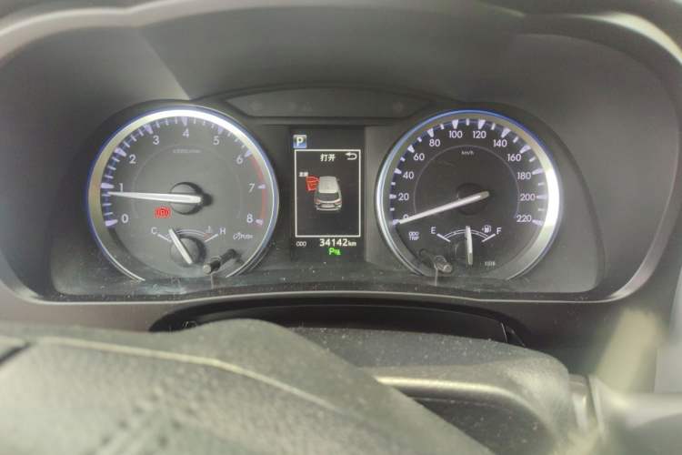 Used Toyota Highlander 2018 2.0T Two-Wheel-Drive Luxury Edition 7 Seats Emission Standard China V Instrument Cluster