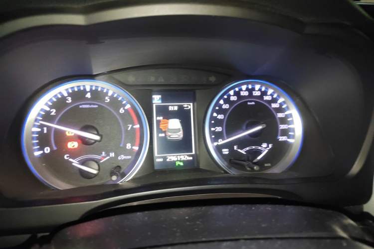 Used Toyota Highlander 2018 2.0T Two-Wheel-Drive Luxury Edition 7 Seats Emission Standard China V Instrument Cluster