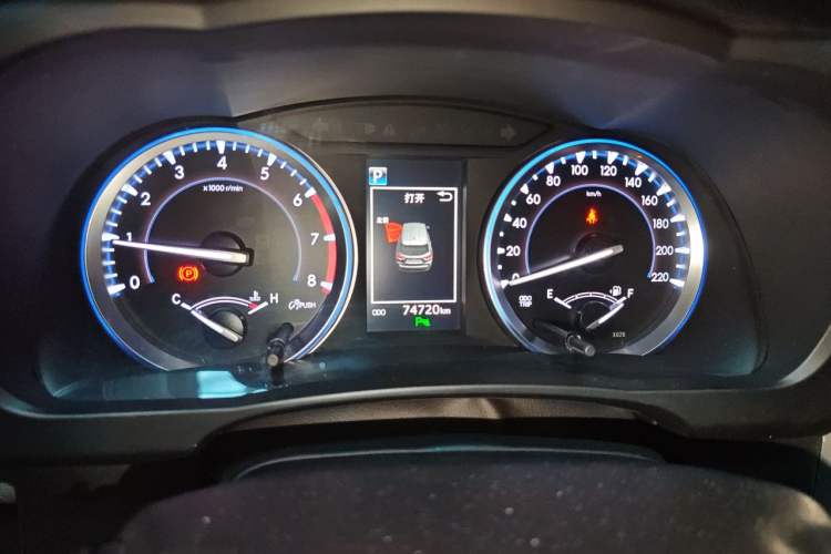 Used Toyota Highlander 2018 2.0T Four-Wheel Drive Luxury Version 7 Seats China VI Standard Instrument Cluster