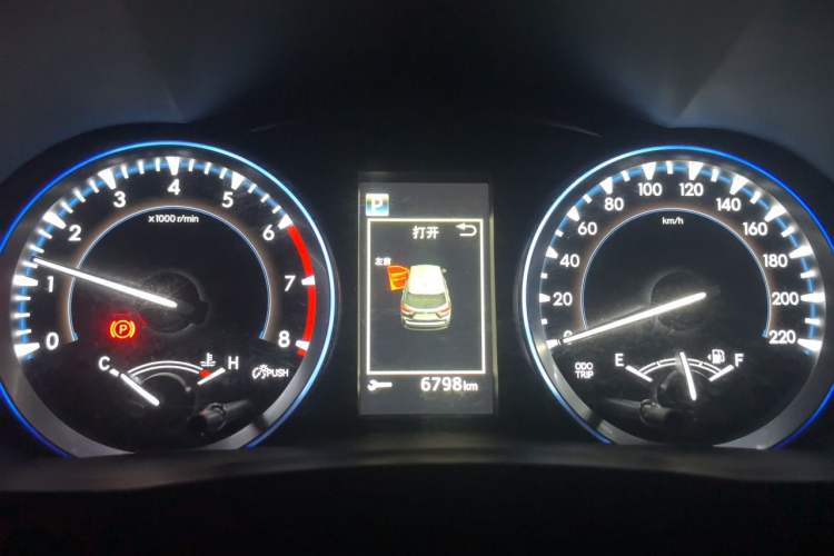Used Toyota Highlander 2018 2.0T Four-Wheel Drive Luxury Version 7 Seats China VI Standard Instrument Cluster