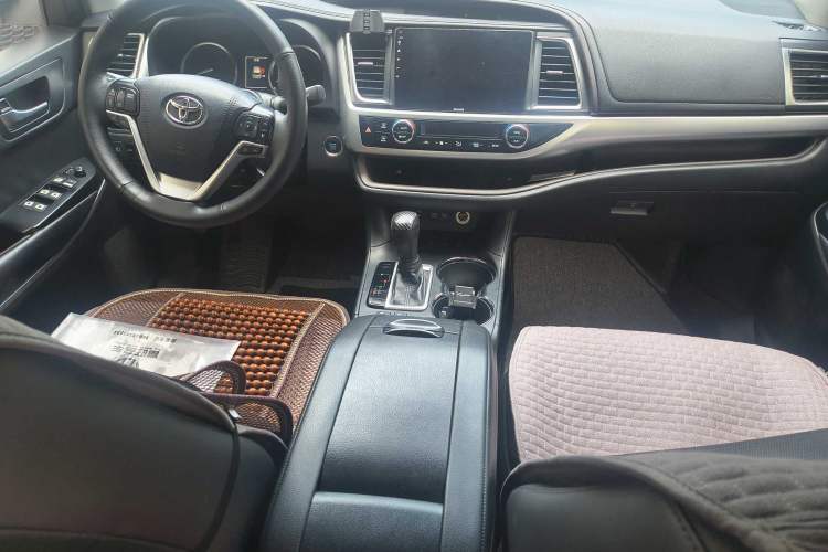 Used Toyota Highlander 2018 2.0T Four-Wheel Drive Luxury Version 7 Seats China VI Standard Interior 1