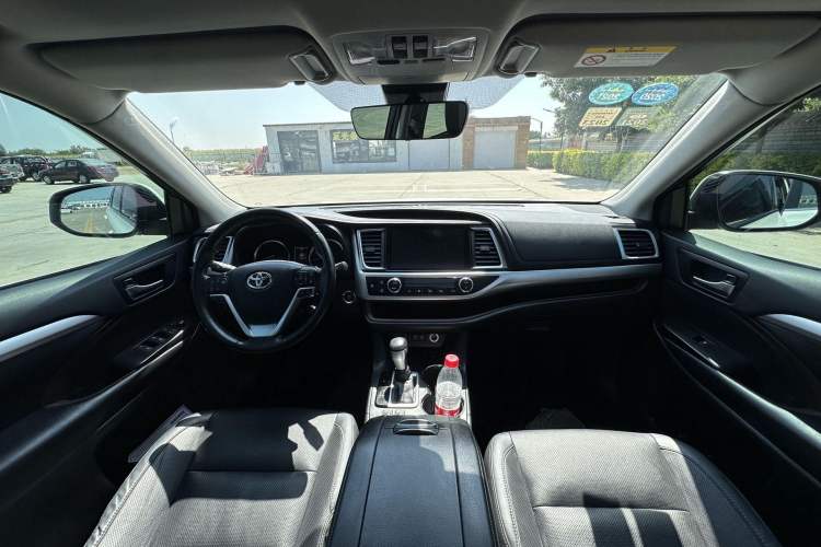 Used Toyota Highlander 2018 2.0T Four-Wheel Drive Prestige Version 7 Seats China V Emission Standard Interior 1