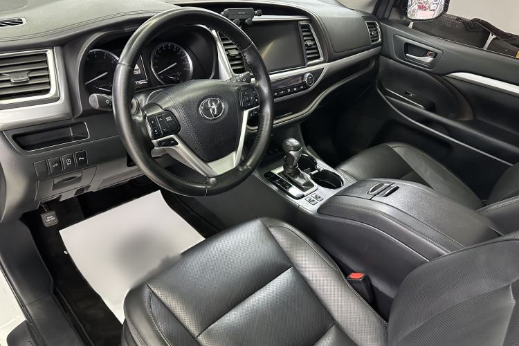 Used Toyota Highlander 2018 2.0T Four-Wheel Drive Prestige Version 7 Seats China V Emission Standard Interior 1