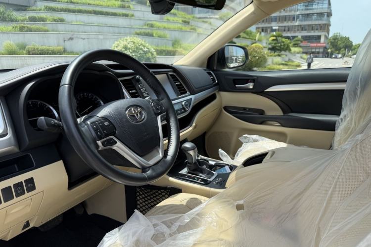 Used Toyota Highlander 2018 2.0T Four-Wheel Drive Luxury Version 7 Seats China VI Standard Interior 1