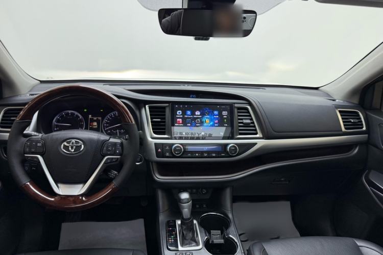 Used Toyota Highlander 2018 2.0T Four-Wheel Drive Luxury Edition 7 Seats China V Emission Standard Interior 1